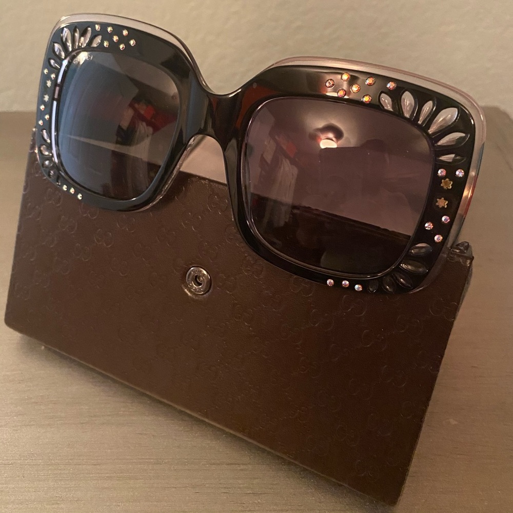 Oversized Gucci sunglasses